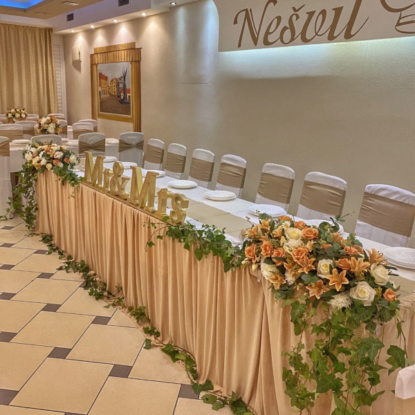 Dekoracija Mladenački sto